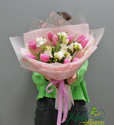 Bouquet with white freesias and pink tulips photo 394x433